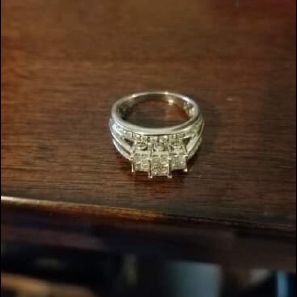 White Diamond 10k Gold Engagement Ring - Picture 3 of 5